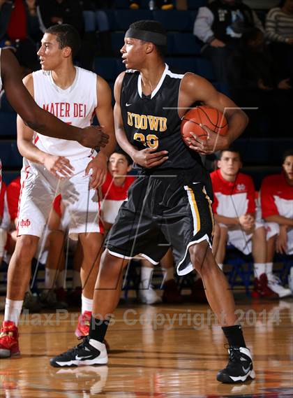 Thumbnail 1 in Bishop O'Dowd vs. Mater Dei (Tarkanian Classic) photogallery.