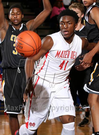 Thumbnail 1 in Bishop O'Dowd vs. Mater Dei (Tarkanian Classic) photogallery.