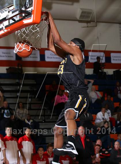 Thumbnail 1 in Bishop O'Dowd vs. Mater Dei (Tarkanian Classic) photogallery.