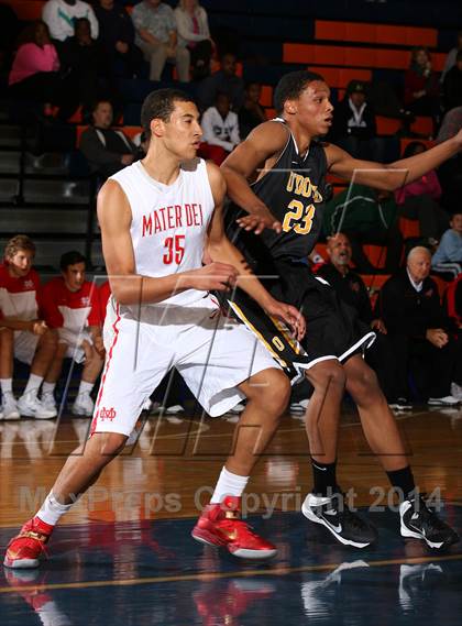 Thumbnail 2 in Bishop O'Dowd vs. Mater Dei (Tarkanian Classic) photogallery.