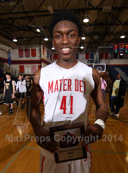 Thumbnail 2 in Bishop O'Dowd vs. Mater Dei (Tarkanian Classic) photogallery.