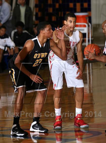 Thumbnail 2 in Bishop O'Dowd vs. Mater Dei (Tarkanian Classic) photogallery.