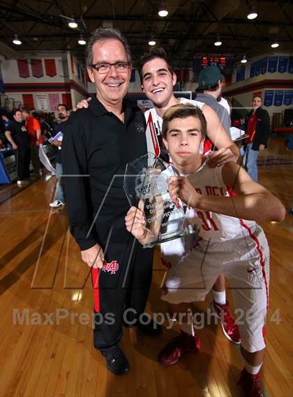 Thumbnail 1 in Bishop O'Dowd vs. Mater Dei (Tarkanian Classic) photogallery.