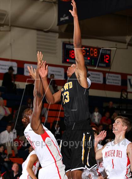 Thumbnail 3 in Bishop O'Dowd vs. Mater Dei (Tarkanian Classic) photogallery.