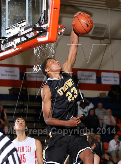 Thumbnail 1 in Bishop O'Dowd vs. Mater Dei (Tarkanian Classic) photogallery.
