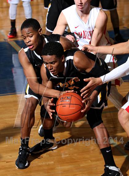 Thumbnail 1 in Bishop O'Dowd vs. Mater Dei (Tarkanian Classic) photogallery.