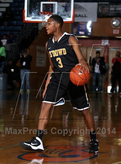 Thumbnail 1 in Bishop O'Dowd vs. Mater Dei (Tarkanian Classic) photogallery.