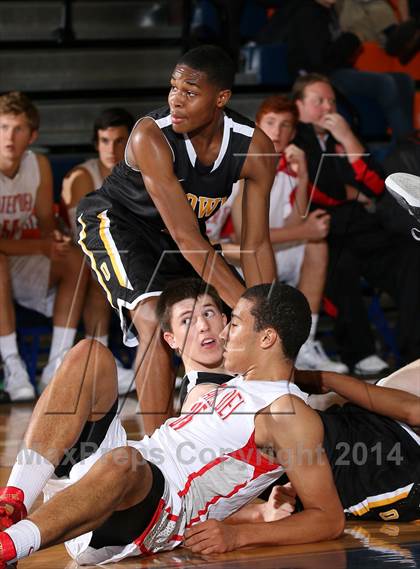 Thumbnail 2 in Bishop O'Dowd vs. Mater Dei (Tarkanian Classic) photogallery.