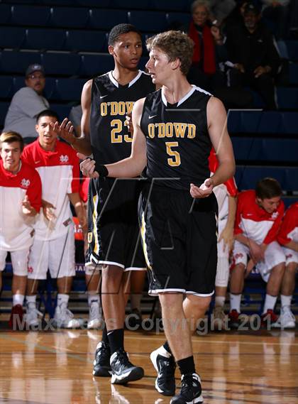 Thumbnail 1 in Bishop O'Dowd vs. Mater Dei (Tarkanian Classic) photogallery.