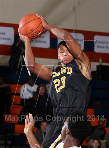 Thumbnail 3 in Bishop O'Dowd vs. Mater Dei (Tarkanian Classic) photogallery.