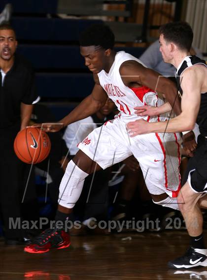 Thumbnail 2 in Bishop O'Dowd vs. Mater Dei (Tarkanian Classic) photogallery.