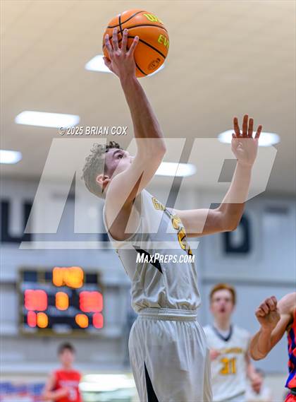 Thumbnail 1 in Melbourne vs Salem (3A-2 District Tournament) photogallery.