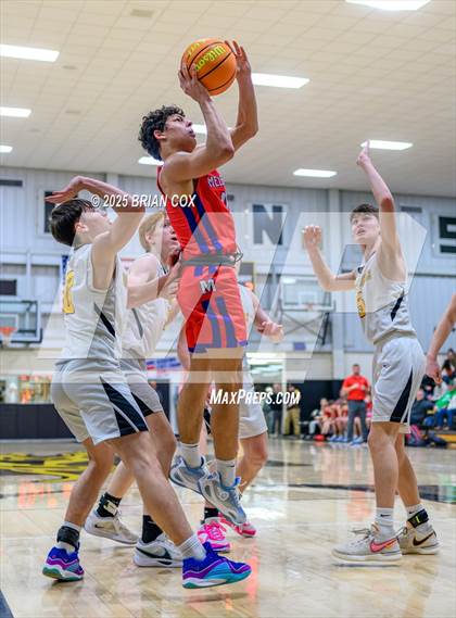 Thumbnail 2 in Melbourne vs Salem (3A-2 District Tournament) photogallery.