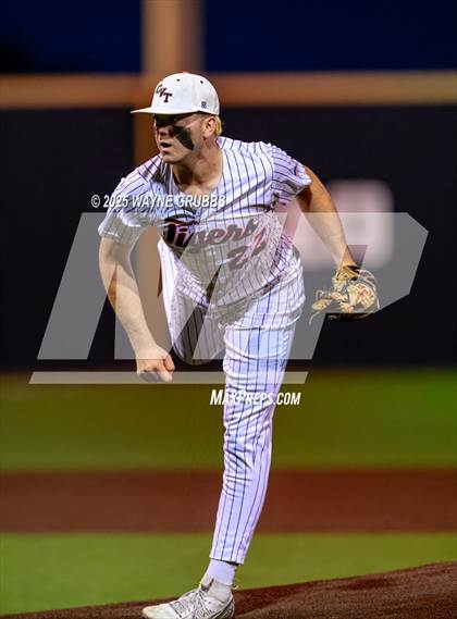 Thumbnail 1 in Centerville vs. Harleton (UIL 2A D1 Region Semifinal) photogallery.