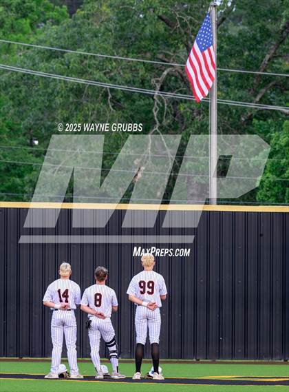 Thumbnail 2 in Centerville vs. Harleton (UIL 2A D1 Region Semifinal) photogallery.