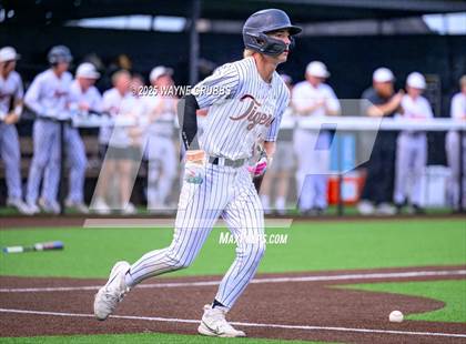 Thumbnail 3 in Centerville vs. Harleton (UIL 2A D1 Region Semifinal) photogallery.