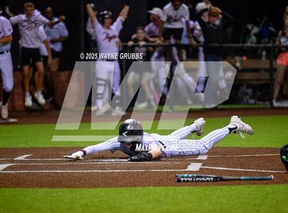 Thumbnail 2 in Centerville vs. Harleton (UIL 2A D1 Region Semifinal) photogallery.
