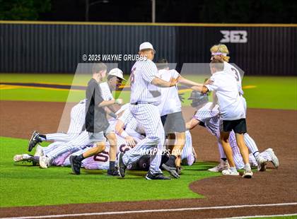 Thumbnail 1 in Centerville vs. Harleton (UIL 2A D1 Region Semifinal) photogallery.