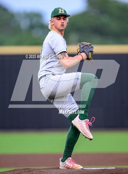 Thumbnail 2 in Centerville vs. Harleton (UIL 2A D1 Region Semifinal) photogallery.