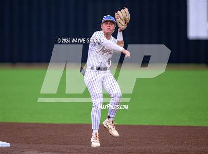 Thumbnail 2 in Centerville vs. Harleton (UIL 2A D1 Region Semifinal) photogallery.
