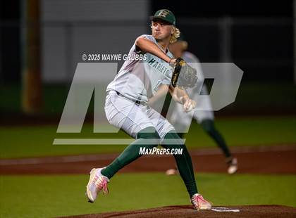 Thumbnail 2 in Centerville vs. Harleton (UIL 2A D1 Region Semifinal) photogallery.