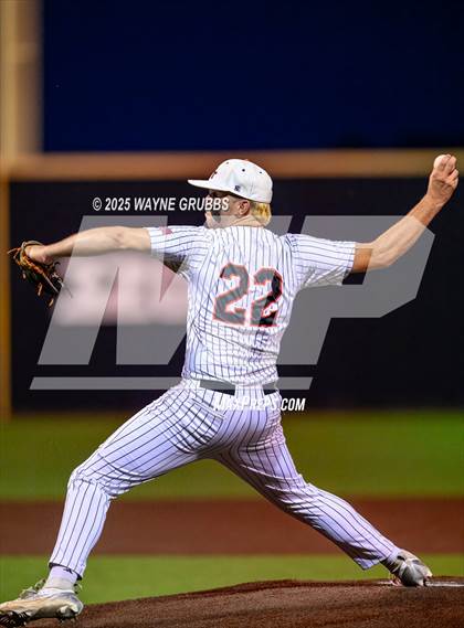 Thumbnail 1 in Centerville vs. Harleton (UIL 2A D1 Region Semifinal) photogallery.
