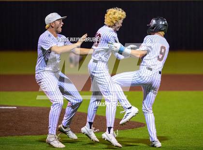 Thumbnail 2 in Centerville vs. Harleton (UIL 2A D1 Region Semifinal) photogallery.