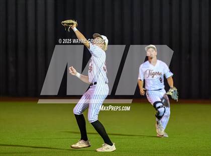 Thumbnail 2 in Centerville vs. Harleton (UIL 2A D1 Region Semifinal) photogallery.