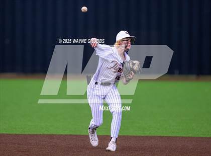 Thumbnail 3 in Centerville vs. Harleton (UIL 2A D1 Region Semifinal) photogallery.