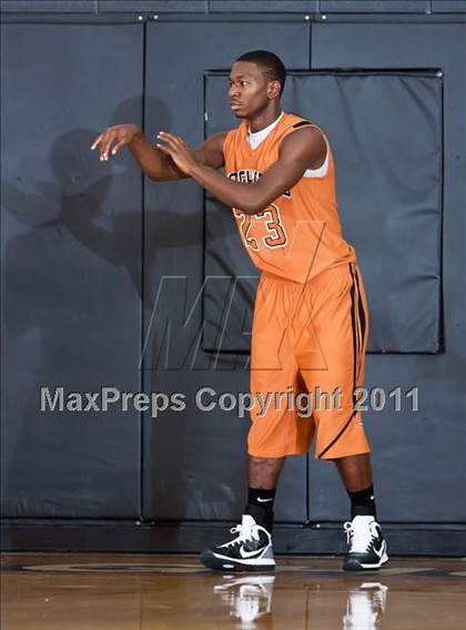Thumbnail 1 in Dobie vs. Hillcrest (McDonald's Texas Invitational) photogallery.