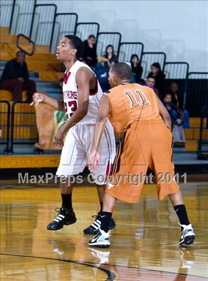 Thumbnail 3 in Dobie vs. Hillcrest (McDonald's Texas Invitational) photogallery.
