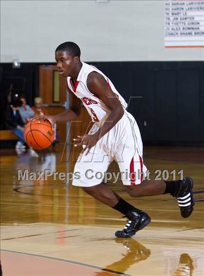 Thumbnail 2 in Dobie vs. Hillcrest (McDonald's Texas Invitational) photogallery.
