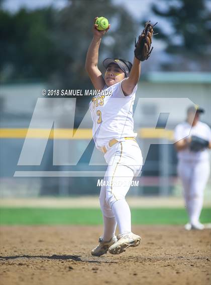 Thumbnail 3 in Granada Hills Charter vs San Pedro photogallery.