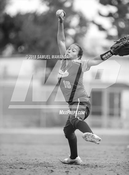 Thumbnail 3 in Granada Hills Charter vs San Pedro photogallery.