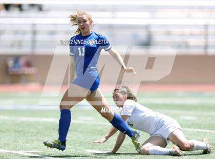 Thumbnail 1 in O'Connor vs. Westlake (UIL 6A Regional Semifinal) photogallery.