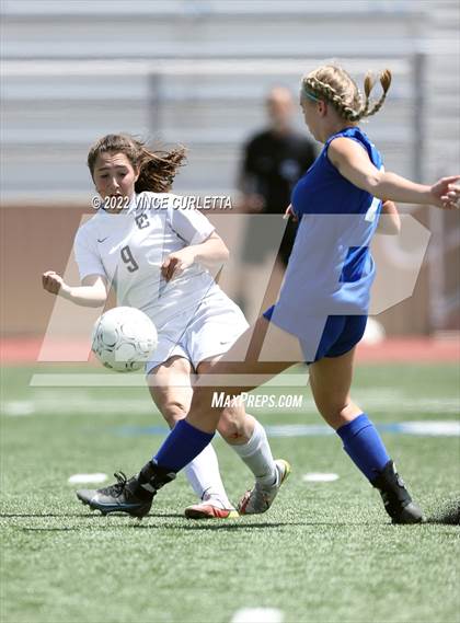 Thumbnail 1 in O'Connor vs. Westlake (UIL 6A Regional Semifinal) photogallery.