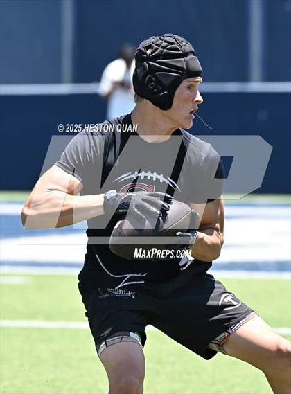 Thumbnail 2 in San Clemente vs. Carlsbad (Brave 8 Invitational) photogallery.