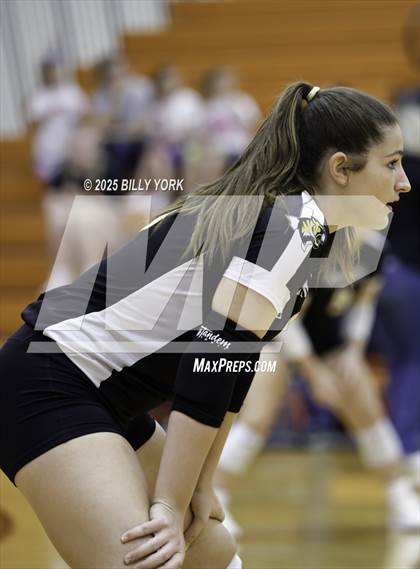 Thumbnail 1 in Grand Saline vs Tigers photogallery.