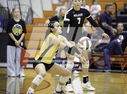 Thumbnail 3 in Grand Saline vs Tigers photogallery.