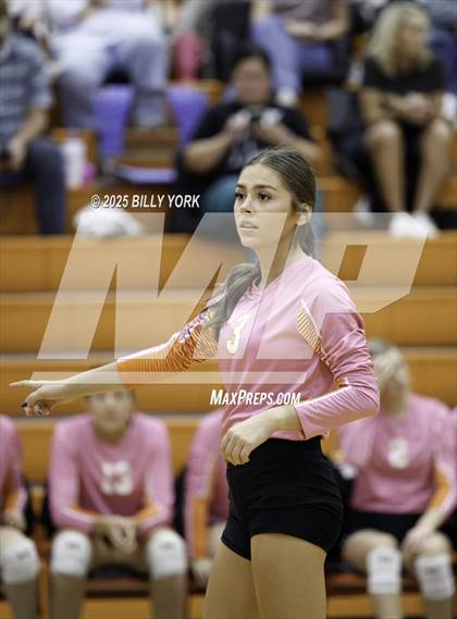 Thumbnail 1 in Grand Saline vs Tigers photogallery.