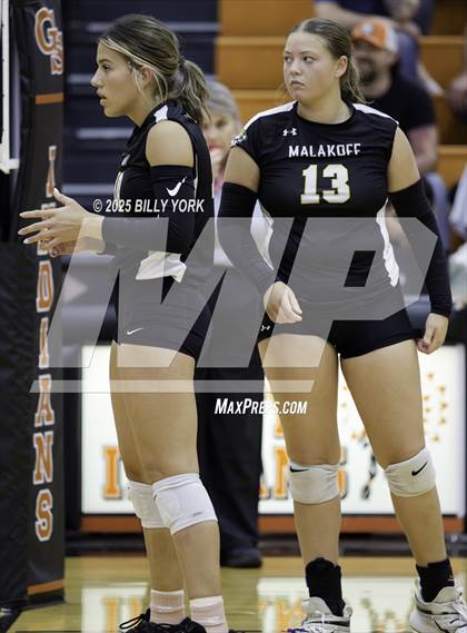 Thumbnail 3 in Grand Saline vs Tigers photogallery.