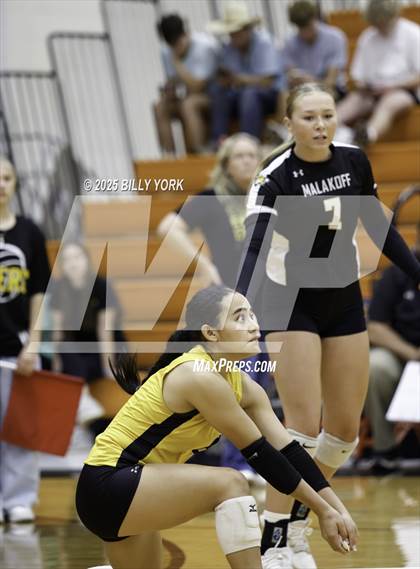 Thumbnail 1 in Grand Saline vs Tigers photogallery.