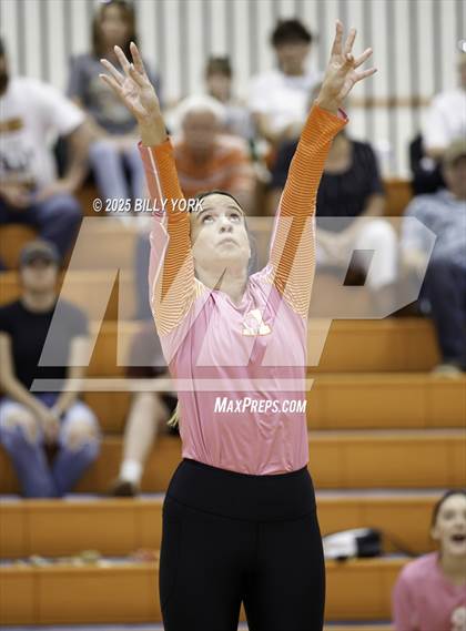 Thumbnail 2 in Grand Saline vs Tigers photogallery.
