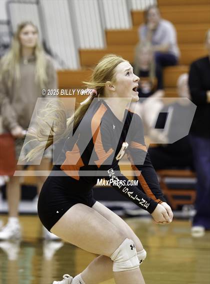 Thumbnail 2 in Grand Saline vs Tigers photogallery.