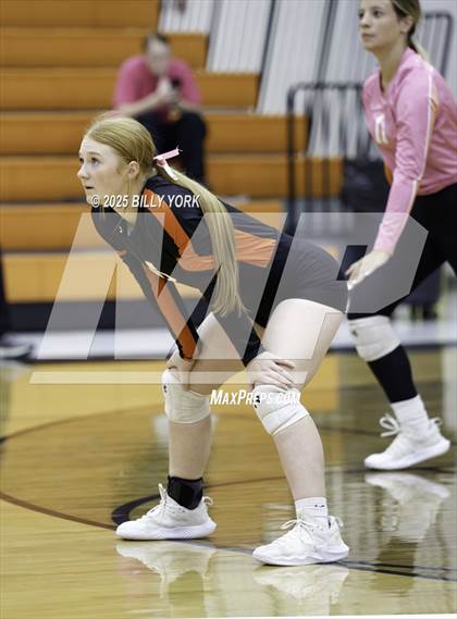 Thumbnail 2 in Grand Saline vs Tigers photogallery.