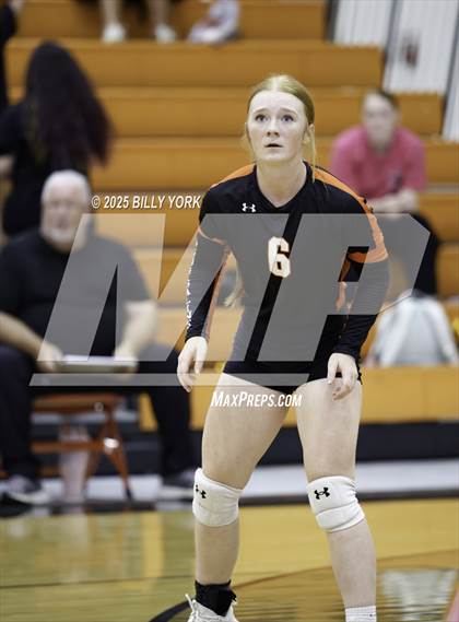Thumbnail 3 in Grand Saline vs Tigers photogallery.