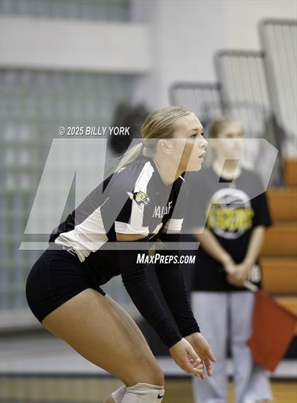 Thumbnail 1 in Grand Saline vs Tigers photogallery.