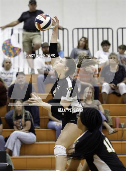 Thumbnail 3 in Grand Saline vs Tigers photogallery.