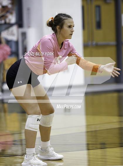 Thumbnail 2 in Grand Saline vs Tigers photogallery.