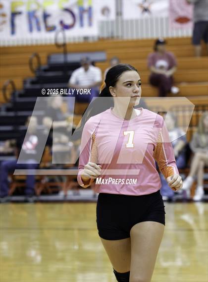 Thumbnail 2 in Grand Saline vs Tigers photogallery.